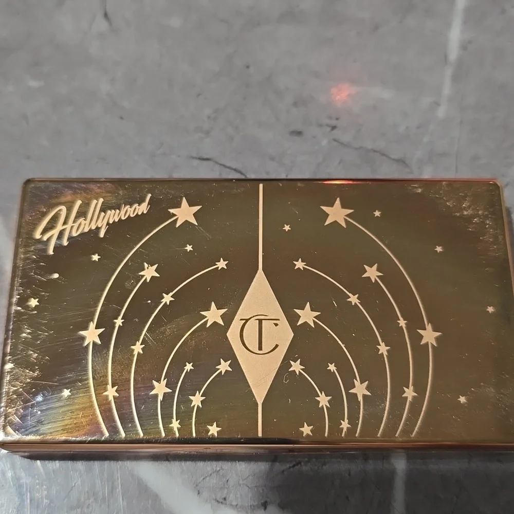 CHARLOTTE TILBURY MINI HOLLYWOOD BLUSH & GLOW PALETTE - Picture 2 of 4